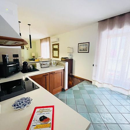 Re Gallo Luxury Apartment Plebiscito In Via Chiaia Наполи Екстериор снимка