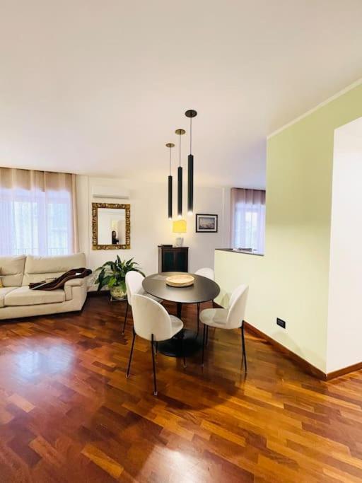 Re Gallo Luxury Apartment Plebiscito In Via Chiaia Наполи Екстериор снимка