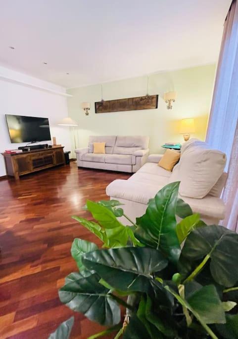 Re Gallo Luxury Apartment Plebiscito In Via Chiaia Наполи Екстериор снимка