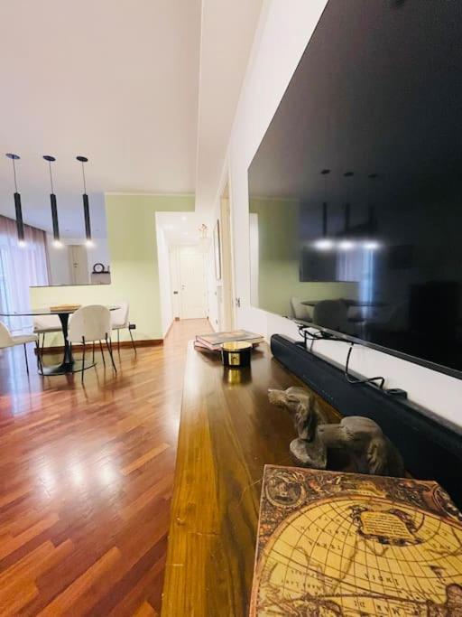 Re Gallo Luxury Apartment Plebiscito In Via Chiaia Наполи Екстериор снимка