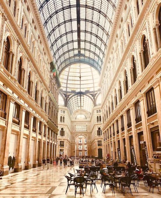 Re Gallo Luxury Apartment Plebiscito In Via Chiaia Наполи Екстериор снимка