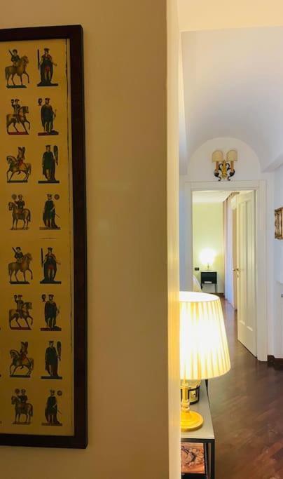 Re Gallo Luxury Apartment Plebiscito In Via Chiaia Наполи Екстериор снимка
