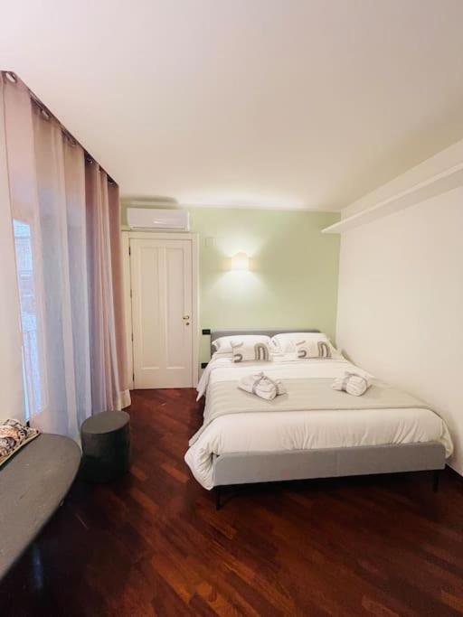Re Gallo Luxury Apartment Plebiscito In Via Chiaia Наполи Екстериор снимка