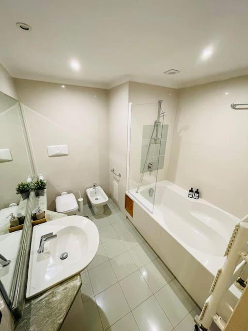 Re Gallo Luxury Apartment Plebiscito In Via Chiaia Наполи Екстериор снимка