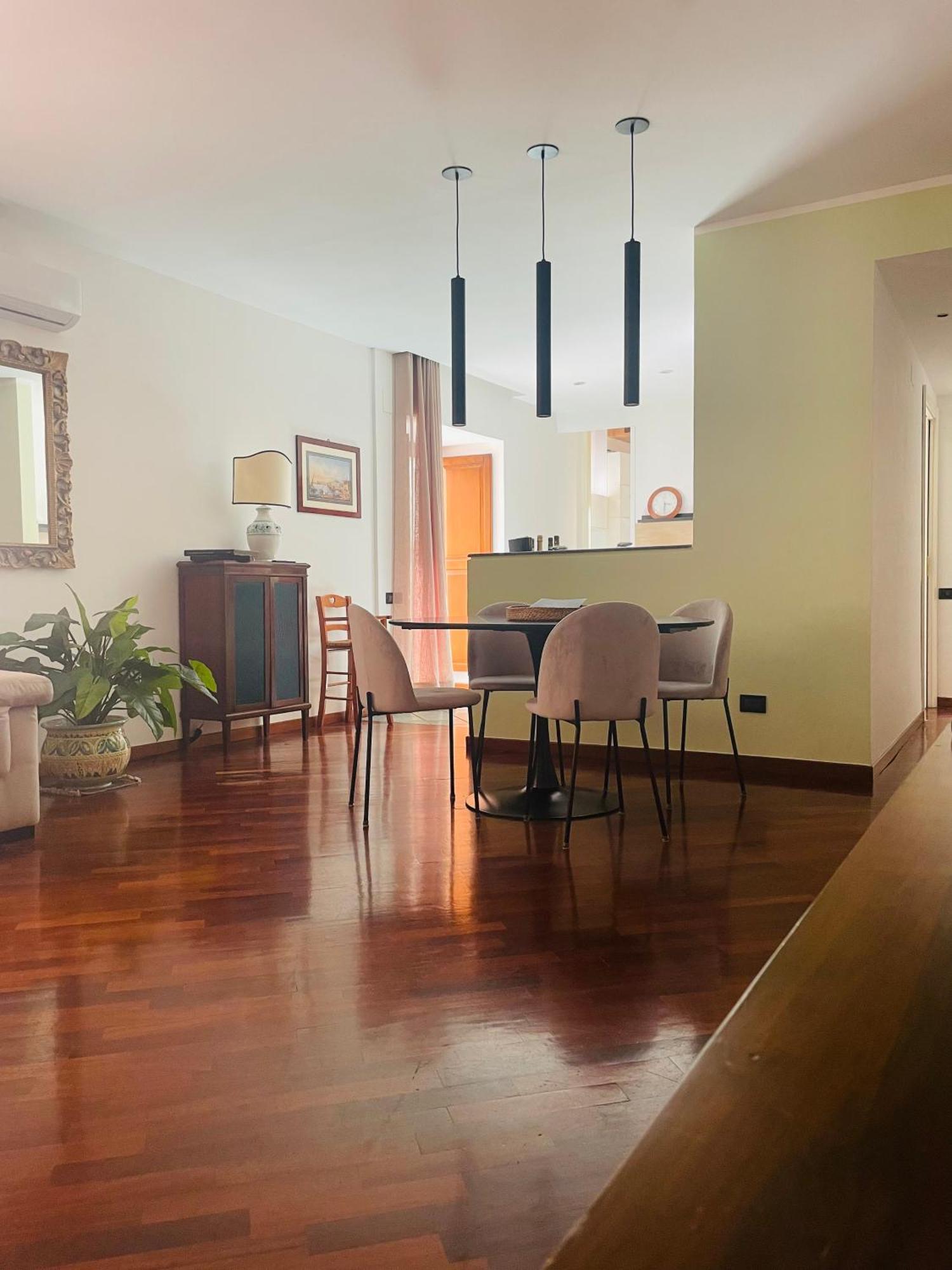 Re Gallo Luxury Apartment Plebiscito In Via Chiaia Наполи Екстериор снимка