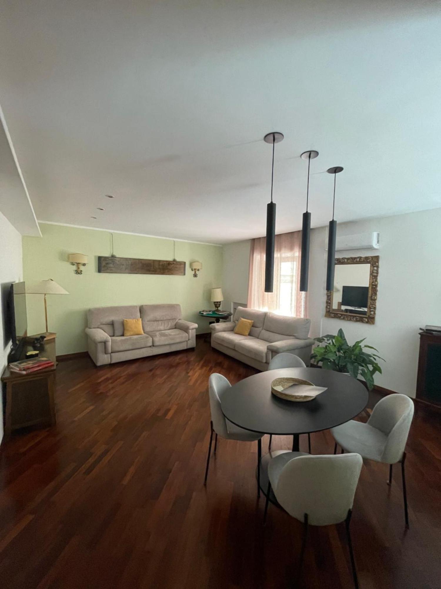 Re Gallo Luxury Apartment Plebiscito In Via Chiaia Наполи Екстериор снимка